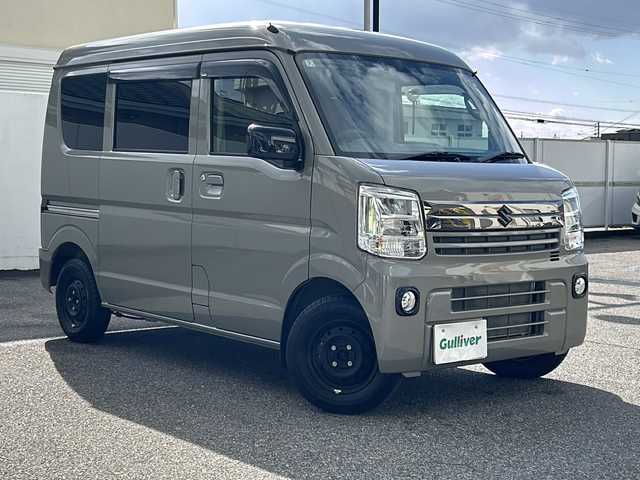 スズキ エブリイ JOIN 愛知県 2025(令7)年 0.3万km モスグレーメタリック /ワンオーナー//4WD//純正ディスプレイオーディオ//FM/AM/BT/USB//バックカメラ//ETC//横滑り防止装置//レーンアシスト//衝突被害軽減システム//クリアランスソナー//光軸調整ダイヤル//リヤヒーター//シートヒーター(D)//サイドアンダーミラー//電格ミラー//純正LEDオートライト//フロントフォグランプ//純正ホイールキャップ//純正フロアマット//純正ドアバイザー//バニティミラー//イモビライザー//ダブルエアバック//リモコンキー//スペアキー1本//取扱説明書//ディスプレイオーディオ説明書//保証書