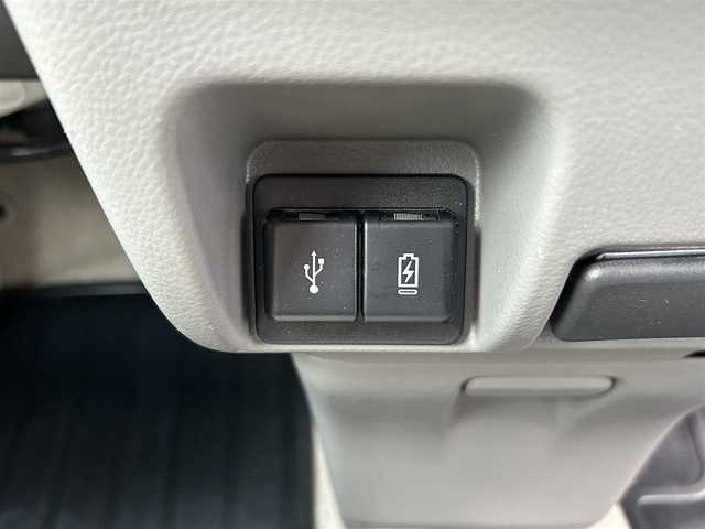 スズキ エブリイ JOIN 愛知県 2025(令7)年 0.3万km モスグレーメタリック /ワンオーナー//4WD//純正ディスプレイオーディオ//FM/AM/BT/USB//バックカメラ//ETC//横滑り防止装置//レーンアシスト//衝突被害軽減システム//クリアランスソナー//光軸調整ダイヤル//リヤヒーター//シートヒーター(D)//サイドアンダーミラー//電格ミラー//純正LEDオートライト//フロントフォグランプ//純正ホイールキャップ//純正フロアマット//純正ドアバイザー//バニティミラー//イモビライザー//ダブルエアバック//リモコンキー//スペアキー1本//取扱説明書//ディスプレイオーディオ説明書//保証書