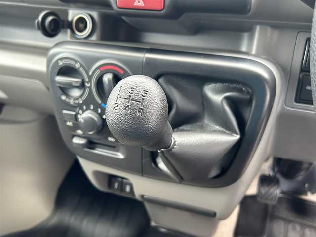 スズキ エブリイ JOIN 愛知県 2025(令7)年 0.3万km モスグレーメタリック /ワンオーナー//4WD//純正ディスプレイオーディオ//FM/AM/BT/USB//バックカメラ//ETC//横滑り防止装置//レーンアシスト//衝突被害軽減システム//クリアランスソナー//光軸調整ダイヤル//リヤヒーター//シートヒーター(D)//サイドアンダーミラー//電格ミラー//純正LEDオートライト//フロントフォグランプ//純正ホイールキャップ//純正フロアマット//純正ドアバイザー//バニティミラー//イモビライザー//ダブルエアバック//リモコンキー//スペアキー1本//取扱説明書//ディスプレイオーディオ説明書//保証書