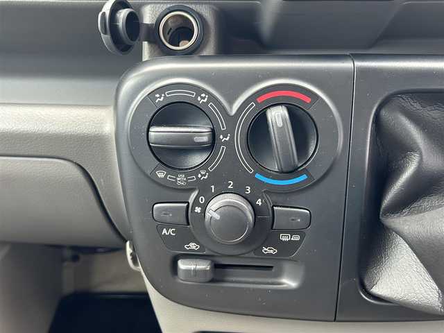 スズキ エブリイ JOIN 愛知県 2025(令7)年 0.3万km モスグレーメタリック /ワンオーナー//4WD//純正ディスプレイオーディオ//FM/AM/BT/USB//バックカメラ//ETC//横滑り防止装置//レーンアシスト//衝突被害軽減システム//クリアランスソナー//光軸調整ダイヤル//リヤヒーター//シートヒーター(D)//サイドアンダーミラー//電格ミラー//純正LEDオートライト//フロントフォグランプ//純正ホイールキャップ//純正フロアマット//純正ドアバイザー//バニティミラー//イモビライザー//ダブルエアバック//リモコンキー//スペアキー1本//取扱説明書//ディスプレイオーディオ説明書//保証書