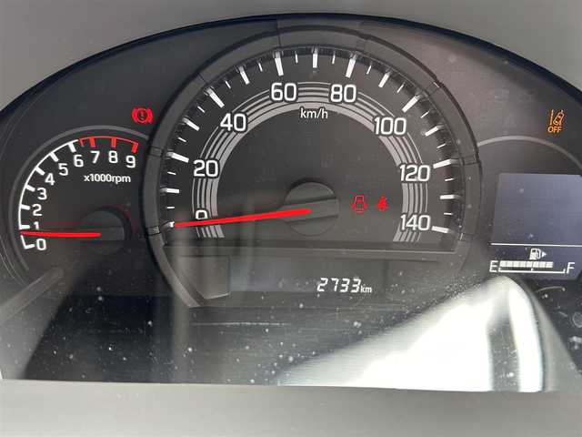 スズキ エブリイ JOIN 愛知県 2025(令7)年 0.3万km モスグレーメタリック /ワンオーナー//4WD//純正ディスプレイオーディオ//FM/AM/BT/USB//バックカメラ//ETC//横滑り防止装置//レーンアシスト//衝突被害軽減システム//クリアランスソナー//光軸調整ダイヤル//リヤヒーター//シートヒーター(D)//サイドアンダーミラー//電格ミラー//純正LEDオートライト//フロントフォグランプ//純正ホイールキャップ//純正フロアマット//純正ドアバイザー//バニティミラー//イモビライザー//ダブルエアバック//リモコンキー//スペアキー1本//取扱説明書//ディスプレイオーディオ説明書//保証書