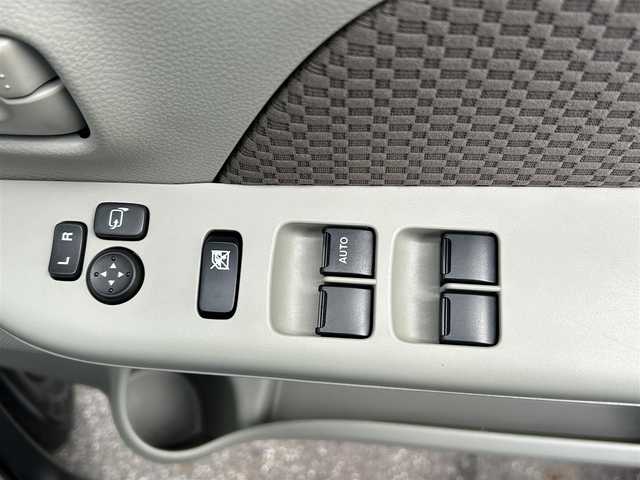 スズキ エブリイ JOIN 愛知県 2025(令7)年 0.3万km モスグレーメタリック /ワンオーナー//4WD//純正ディスプレイオーディオ//FM/AM/BT/USB//バックカメラ//ETC//横滑り防止装置//レーンアシスト//衝突被害軽減システム//クリアランスソナー//光軸調整ダイヤル//リヤヒーター//シートヒーター(D)//サイドアンダーミラー//電格ミラー//純正LEDオートライト//フロントフォグランプ//純正ホイールキャップ//純正フロアマット//純正ドアバイザー//バニティミラー//イモビライザー//ダブルエアバック//リモコンキー//スペアキー1本//取扱説明書//ディスプレイオーディオ説明書//保証書