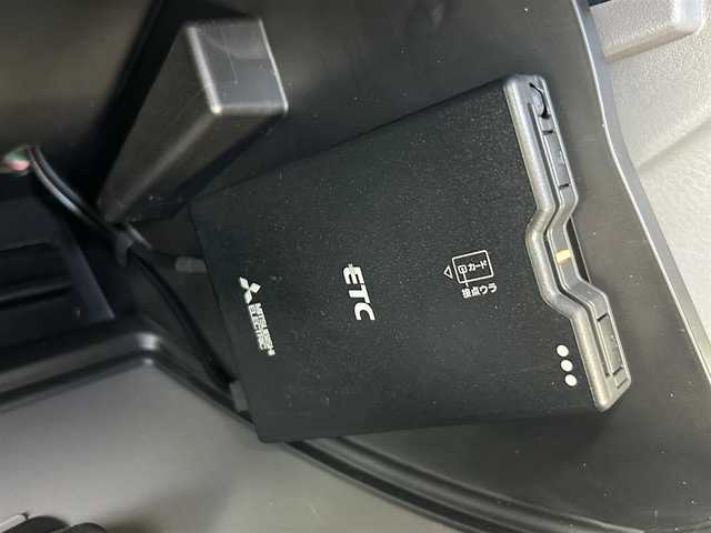 スズキ エブリイ JOIN 愛知県 2025(令7)年 0.3万km モスグレーメタリック /ワンオーナー//4WD//純正ディスプレイオーディオ//FM/AM/BT/USB//バックカメラ//ETC//横滑り防止装置//レーンアシスト//衝突被害軽減システム//クリアランスソナー//光軸調整ダイヤル//リヤヒーター//シートヒーター(D)//サイドアンダーミラー//電格ミラー//純正LEDオートライト//フロントフォグランプ//純正ホイールキャップ//純正フロアマット//純正ドアバイザー//バニティミラー//イモビライザー//ダブルエアバック//リモコンキー//スペアキー1本//取扱説明書//ディスプレイオーディオ説明書//保証書