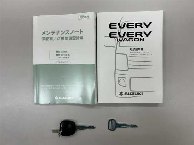 スズキ エブリイ JOIN 愛知県 2025(令7)年 0.3万km モスグレーメタリック /ワンオーナー//4WD//純正ディスプレイオーディオ//FM/AM/BT/USB//バックカメラ//ETC//横滑り防止装置//レーンアシスト//衝突被害軽減システム//クリアランスソナー//光軸調整ダイヤル//リヤヒーター//シートヒーター(D)//サイドアンダーミラー//電格ミラー//純正LEDオートライト//フロントフォグランプ//純正ホイールキャップ//純正フロアマット//純正ドアバイザー//バニティミラー//イモビライザー//ダブルエアバック//リモコンキー//スペアキー1本//取扱説明書//ディスプレイオーディオ説明書//保証書
