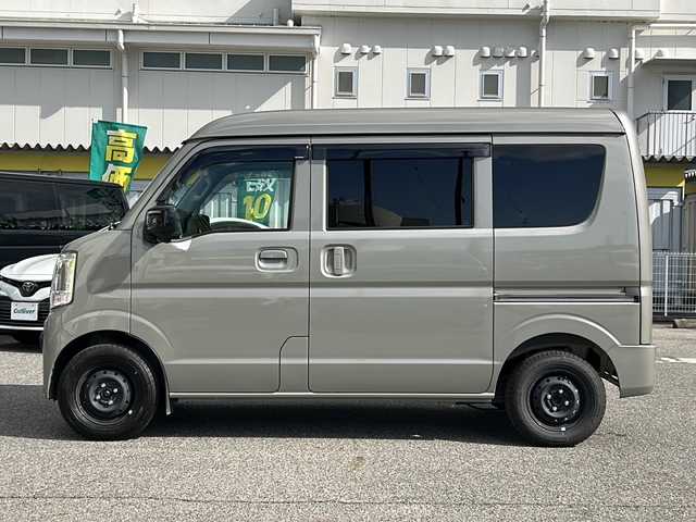 スズキ エブリイ JOIN 愛知県 2025(令7)年 0.3万km モスグレーメタリック /ワンオーナー//4WD//純正ディスプレイオーディオ//FM/AM/BT/USB//バックカメラ//ETC//横滑り防止装置//レーンアシスト//衝突被害軽減システム//クリアランスソナー//光軸調整ダイヤル//リヤヒーター//シートヒーター(D)//サイドアンダーミラー//電格ミラー//純正LEDオートライト//フロントフォグランプ//純正ホイールキャップ//純正フロアマット//純正ドアバイザー//バニティミラー//イモビライザー//ダブルエアバック//リモコンキー//スペアキー1本//取扱説明書//ディスプレイオーディオ説明書//保証書