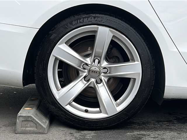 アウディ Ａ５ SB 2．0 TFSI クワトロ 静岡県 2012(平24)年 7.7万km 白 純正ナビ/オートパーキング/ステアリングスイッチ/全席電動シート/ビルドインETC/スペアキー×１/ワンオーナー/フォグライト/純正１８インチアルミホイール/BT/TV（フルセグ）/オートホールド