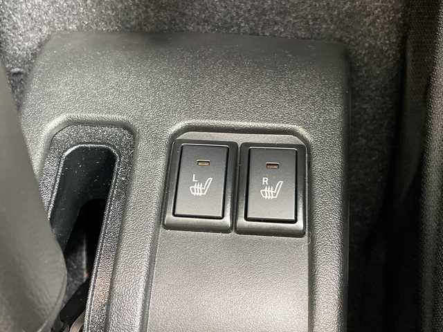 スズキ ジムニー XC 愛知県 2025(令7)年 0.1万km キネティックイエロー/ブラックトップ2トーン 届出済未使用車/スズキセーフティサポート/クルーズコントロール/シートヒーター/LEDヘッドライト/スマートキー/プッシュスタート/アイドリングストップ/ダウンヒルアシストコントロール/レーンキープアシスト