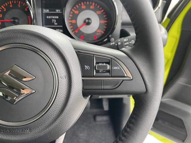 スズキ ジムニー XC 愛知県 2025(令7)年 0.1万km キネティックイエロー/ブラックトップ2トーン 届出済未使用車/スズキセーフティサポート/クルーズコントロール/シートヒーター/LEDヘッドライト/スマートキー/プッシュスタート/アイドリングストップ/ダウンヒルアシストコントロール/レーンキープアシスト