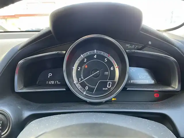 マツダ デミオ XD ミッドセンチュリー 福岡県 2015(平27)年 11.3万km スノーフレイクホワイトパールマイカ 純正メーカーナビ/（AM/FM/CD/DVD/USB/AUX/Bluetooth/フルセグTV）/パドルシフト/クルーズコントロール/横滑り防止/レーンキープ/アイドリングストップ/衝突軽減ブレーキ/シートヒーター（運転席/助手席）/ハンズフリー/オートライト/フォグランプ/電格ミラー/純正フロアマット/純正アルミホイール/ETC/ドライブレコーダー前/保証書/取扱説明書/スペアキー×１