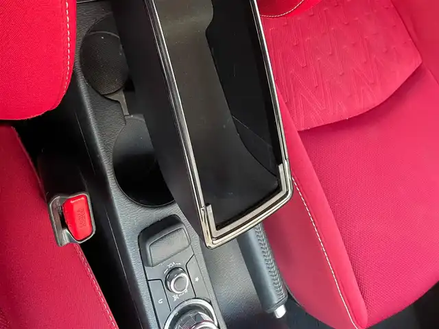 マツダ デミオ XD ミッドセンチュリー 福岡県 2015(平27)年 11.3万km スノーフレイクホワイトパールマイカ 純正メーカーナビ/（AM/FM/CD/DVD/USB/AUX/Bluetooth/フルセグTV）/パドルシフト/クルーズコントロール/横滑り防止/レーンキープ/アイドリングストップ/衝突軽減ブレーキ/シートヒーター（運転席/助手席）/ハンズフリー/オートライト/フォグランプ/電格ミラー/純正フロアマット/純正アルミホイール/ETC/ドライブレコーダー前/保証書/取扱説明書/スペアキー×１