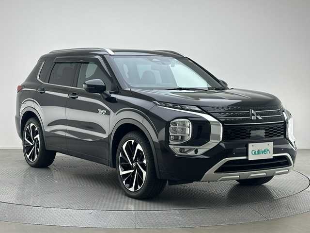 三菱 アウトランダー ＰＨＥＶ P 兵庫県 2022(令4)年 2.9万km ブラックダイヤモンド ・前後ドライブレコーダー/・純正メモリナビ/（USB/Bluetooth/フルセグ/Ａａｐｐｌｅ　ｃａｒ　ｐｌａｙ）　/・BOSEサウンド/・純正DA/・ワイヤレス充電/・マイパイロット/・アラウンドビュー/・コーナーセンサー/・ステアリングヒーター/・ルーフレール/・スライディングガラスルーフ/・パドルシフト/・レザーシート/・パワーシート/・シートヒーター　/・パワーバックドア/・ビルトインETC２．０/・BSM/・PCS/・ACC/・LKA/・HUD/・純正フロアマット/・純正ドアバイザー/・ＬＥＤヘッドライト/・オートビーム/・４ＷＤ/・純正20インチAW