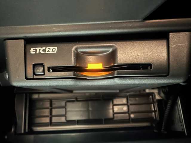 三菱 アウトランダー ＰＨＥＶ P 兵庫県 2022(令4)年 2.9万km ブラックダイヤモンド ・前後ドライブレコーダー/・純正メモリナビ/（USB/Bluetooth/フルセグ/Ａａｐｐｌｅ　ｃａｒ　ｐｌａｙ）　/・BOSEサウンド/・純正DA/・ワイヤレス充電/・マイパイロット/・アラウンドビュー/・コーナーセンサー/・ステアリングヒーター/・ルーフレール/・スライディングガラスルーフ/・パドルシフト/・レザーシート/・パワーシート/・シートヒーター　/・パワーバックドア/・ビルトインETC２．０/・BSM/・PCS/・ACC/・LKA/・HUD/・純正フロアマット/・純正ドアバイザー/・ＬＥＤヘッドライト/・オートビーム/・４ＷＤ/・純正20インチAW