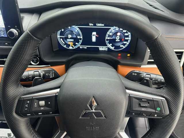 三菱 アウトランダー ＰＨＥＶ P 兵庫県 2022(令4)年 2.9万km ブラックダイヤモンド ・前後ドライブレコーダー/・純正メモリナビ/（USB/Bluetooth/フルセグ/Ａａｐｐｌｅ　ｃａｒ　ｐｌａｙ）　/・BOSEサウンド/・純正DA/・ワイヤレス充電/・マイパイロット/・アラウンドビュー/・コーナーセンサー/・ステアリングヒーター/・ルーフレール/・スライディングガラスルーフ/・パドルシフト/・レザーシート/・パワーシート/・シートヒーター　/・パワーバックドア/・ビルトインETC２．０/・BSM/・PCS/・ACC/・LKA/・HUD/・純正フロアマット/・純正ドアバイザー/・ＬＥＤヘッドライト/・オートビーム/・４ＷＤ/・純正20インチAW