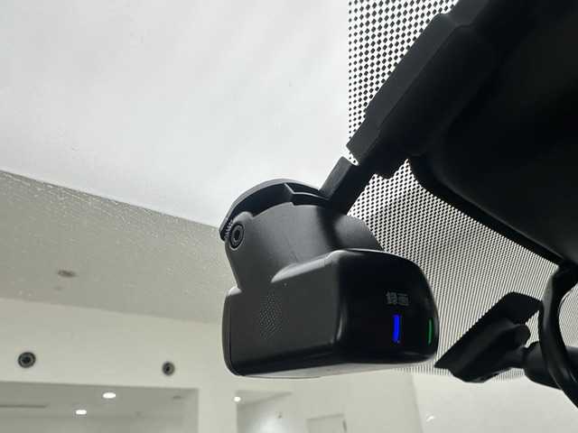 三菱 アウトランダー ＰＨＥＶ P 兵庫県 2022(令4)年 2.9万km ブラックダイヤモンド ・前後ドライブレコーダー/・純正メモリナビ/（USB/Bluetooth/フルセグ/Ａａｐｐｌｅ　ｃａｒ　ｐｌａｙ）　/・BOSEサウンド/・純正DA/・ワイヤレス充電/・マイパイロット/・アラウンドビュー/・コーナーセンサー/・ステアリングヒーター/・ルーフレール/・スライディングガラスルーフ/・パドルシフト/・レザーシート/・パワーシート/・シートヒーター　/・パワーバックドア/・ビルトインETC２．０/・BSM/・PCS/・ACC/・LKA/・HUD/・純正フロアマット/・純正ドアバイザー/・ＬＥＤヘッドライト/・オートビーム/・４ＷＤ/・純正20インチAW