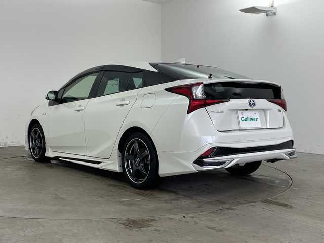 トヨタ プリウス Sツーリングセレクション 兵庫県 2019(令1)年 5万km ホワイトパールクリスタルシャイン ・モデリスタエアロ/・トヨタセーフティーセンス/・プリクラッシュセーフティ/・レーンディバチャーアラート/・クリアランスソナー/・パーキングサポートブレーキ/・ふらつき検知/・レーダークルーズコントロール/・オートマチックハイビーム/・後退時速度抑制機能/・社外7インチナビ＆フルセグ＆BT＆USB＆DVD＆BD/・バックカメラ/・ビルトインETC/・スマートキー/・プッシュスタート/・合皮シート/・LEDヘッドライト/・フォグ/・オートライト/・社外17インチアルミホイール/・前席シートヒーター/・横滑り防止装置/・社外フロアマット