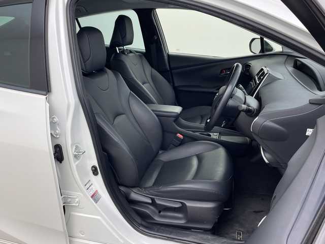 トヨタ プリウス Sツーリングセレクション 兵庫県 2019(令1)年 5万km ホワイトパールクリスタルシャイン ・モデリスタエアロ/・トヨタセーフティーセンス/・プリクラッシュセーフティ/・レーンディバチャーアラート/・クリアランスソナー/・パーキングサポートブレーキ/・ふらつき検知/・レーダークルーズコントロール/・オートマチックハイビーム/・後退時速度抑制機能/・社外7インチナビ＆フルセグ＆BT＆USB＆DVD＆BD/・バックカメラ/・ビルトインETC/・スマートキー/・プッシュスタート/・合皮シート/・LEDヘッドライト/・フォグ/・オートライト/・社外17インチアルミホイール/・前席シートヒーター/・横滑り防止装置/・社外フロアマット