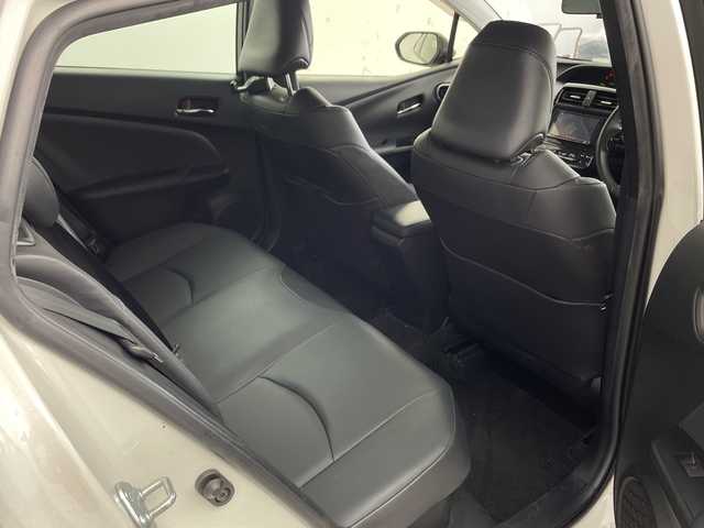 トヨタ プリウス Sツーリングセレクション 兵庫県 2019(令1)年 5万km ホワイトパールクリスタルシャイン ・モデリスタエアロ/・トヨタセーフティーセンス/・プリクラッシュセーフティ/・レーンディバチャーアラート/・クリアランスソナー/・パーキングサポートブレーキ/・ふらつき検知/・レーダークルーズコントロール/・オートマチックハイビーム/・後退時速度抑制機能/・社外7インチナビ＆フルセグ＆BT＆USB＆DVD＆BD/・バックカメラ/・ビルトインETC/・スマートキー/・プッシュスタート/・合皮シート/・LEDヘッドライト/・フォグ/・オートライト/・社外17インチアルミホイール/・前席シートヒーター/・横滑り防止装置/・社外フロアマット