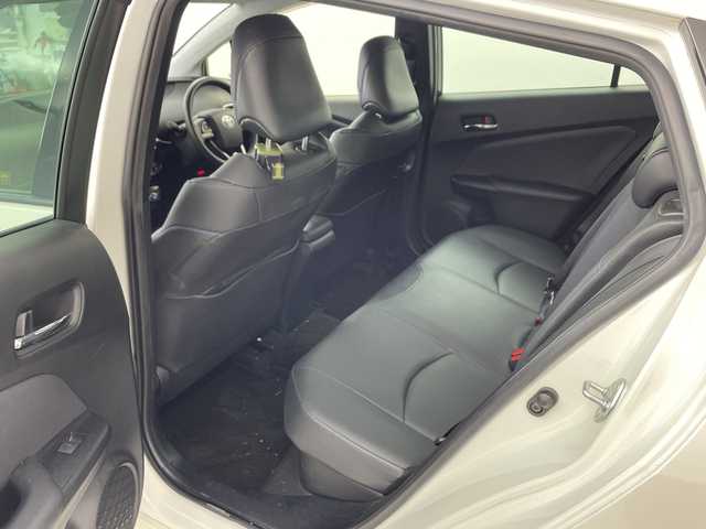 トヨタ プリウス Sツーリングセレクション 兵庫県 2019(令1)年 5万km ホワイトパールクリスタルシャイン ・モデリスタエアロ/・トヨタセーフティーセンス/・プリクラッシュセーフティ/・レーンディバチャーアラート/・クリアランスソナー/・パーキングサポートブレーキ/・ふらつき検知/・レーダークルーズコントロール/・オートマチックハイビーム/・後退時速度抑制機能/・社外7インチナビ＆フルセグ＆BT＆USB＆DVD＆BD/・バックカメラ/・ビルトインETC/・スマートキー/・プッシュスタート/・合皮シート/・LEDヘッドライト/・フォグ/・オートライト/・社外17インチアルミホイール/・前席シートヒーター/・横滑り防止装置/・社外フロアマット