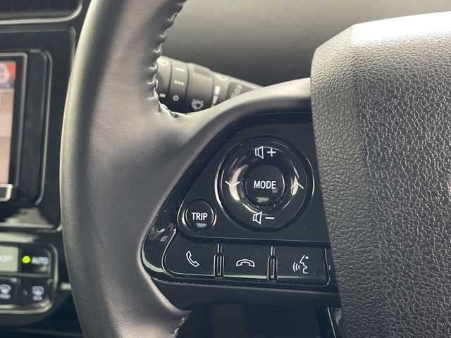 トヨタ プリウス Sツーリングセレクション 兵庫県 2019(令1)年 5万km ホワイトパールクリスタルシャイン ・モデリスタエアロ/・トヨタセーフティーセンス/・プリクラッシュセーフティ/・レーンディバチャーアラート/・クリアランスソナー/・パーキングサポートブレーキ/・ふらつき検知/・レーダークルーズコントロール/・オートマチックハイビーム/・後退時速度抑制機能/・社外7インチナビ＆フルセグ＆BT＆USB＆DVD＆BD/・バックカメラ/・ビルトインETC/・スマートキー/・プッシュスタート/・合皮シート/・LEDヘッドライト/・フォグ/・オートライト/・社外17インチアルミホイール/・前席シートヒーター/・横滑り防止装置/・社外フロアマット