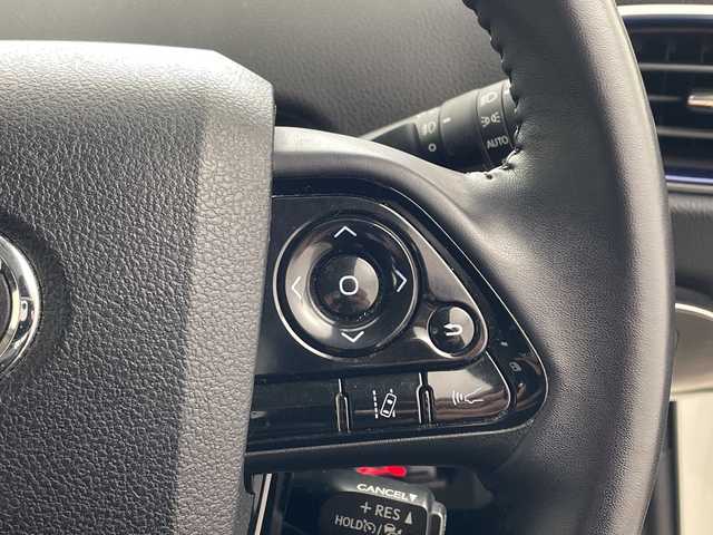 トヨタ プリウス Sツーリングセレクション 兵庫県 2019(令1)年 5万km ホワイトパールクリスタルシャイン ・モデリスタエアロ/・トヨタセーフティーセンス/・プリクラッシュセーフティ/・レーンディバチャーアラート/・クリアランスソナー/・パーキングサポートブレーキ/・ふらつき検知/・レーダークルーズコントロール/・オートマチックハイビーム/・後退時速度抑制機能/・社外7インチナビ＆フルセグ＆BT＆USB＆DVD＆BD/・バックカメラ/・ビルトインETC/・スマートキー/・プッシュスタート/・合皮シート/・LEDヘッドライト/・フォグ/・オートライト/・社外17インチアルミホイール/・前席シートヒーター/・横滑り防止装置/・社外フロアマット