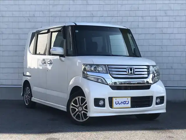 ホンダ Ｎ ＢＯＸ カスタム G Lパッケージ 栃木県 2013(平25)年 10.1万km プレミアムホワイトパール (株)IDOMが運営する【じしゃロン小山店】の自社ローン対象車両になります。こちらは現金ご利用時の価格です。/自社ローンご希望の方は別途その旨お申付け下さい。//禁煙車/純正ワンセグナビ/（CD/DVD/AM/FMラジオ）/スマートキー/プッシュスタート/バックカメラ/ＥＴＣ/ドライブレコーダー/片側パワースライドドア/チップアップシート/アイドリングストップ/ステアリングリモコン/電動格納ドアミラー/パワーウインドウ/オートライト