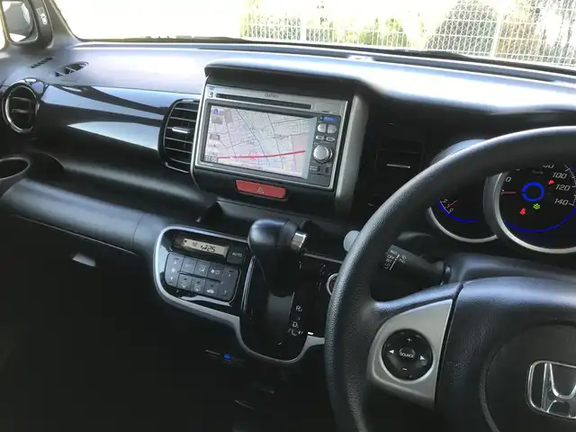 ホンダ Ｎ ＢＯＸ カスタム G Lパッケージ 栃木県 2013(平25)年 10.1万km プレミアムホワイトパール (株)IDOMが運営する【じしゃロン小山店】の自社ローン対象車両になります。こちらは現金ご利用時の価格です。/自社ローンご希望の方は別途その旨お申付け下さい。//禁煙車/純正ワンセグナビ/（CD/DVD/AM/FMラジオ）/スマートキー/プッシュスタート/バックカメラ/ＥＴＣ/ドライブレコーダー/片側パワースライドドア/チップアップシート/アイドリングストップ/ステアリングリモコン/電動格納ドアミラー/パワーウインドウ/オートライト