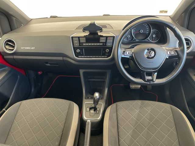 フォルクスワーゲン アップ！ クロスアップ！ 栃木県 2017(平29)年 0.8万km 赤 シートヒーター/ルーフレール/禁煙車/オートライト/横滑り防止装置/スマートキー/アイドリングストップ/ステアリングスイッチ/革巻きステアリング/ウィンカーミラー/電動格納ミラー/純正15インチアルミホイール/純正フロアマット