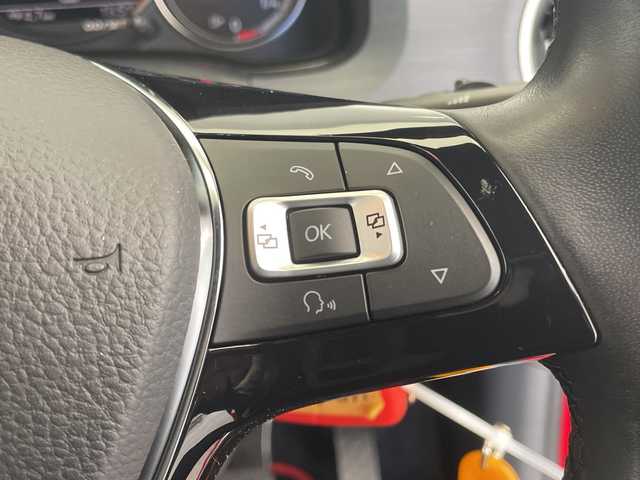 フォルクスワーゲン アップ！ クロスアップ！ 栃木県 2017(平29)年 0.8万km 赤 シートヒーター/ルーフレール/禁煙車/オートライト/横滑り防止装置/スマートキー/アイドリングストップ/ステアリングスイッチ/革巻きステアリング/ウィンカーミラー/電動格納ミラー/純正15インチアルミホイール/純正フロアマット