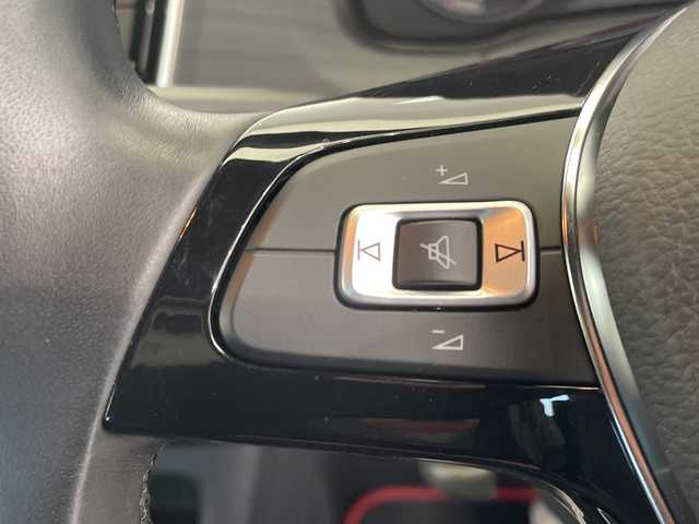 フォルクスワーゲン アップ！ クロスアップ！ 栃木県 2017(平29)年 0.8万km 赤 シートヒーター/ルーフレール/禁煙車/オートライト/横滑り防止装置/スマートキー/アイドリングストップ/ステアリングスイッチ/革巻きステアリング/ウィンカーミラー/電動格納ミラー/純正15インチアルミホイール/純正フロアマット