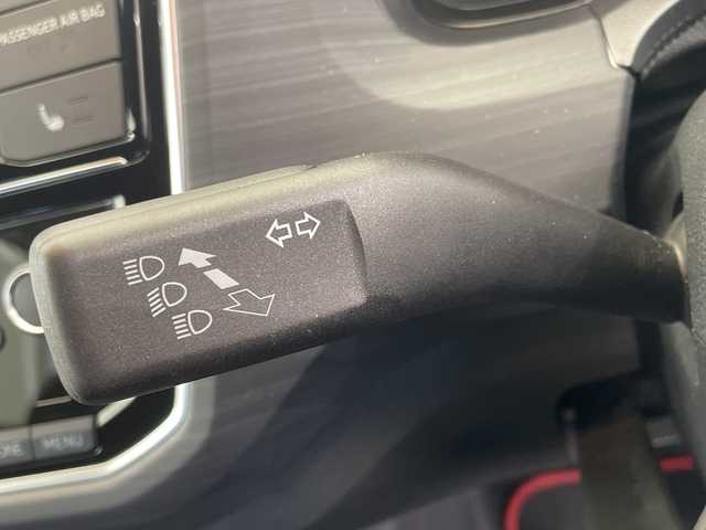 フォルクスワーゲン アップ！ クロスアップ！ 栃木県 2017(平29)年 0.8万km 赤 シートヒーター/ルーフレール/禁煙車/オートライト/横滑り防止装置/スマートキー/アイドリングストップ/ステアリングスイッチ/革巻きステアリング/ウィンカーミラー/電動格納ミラー/純正15インチアルミホイール/純正フロアマット