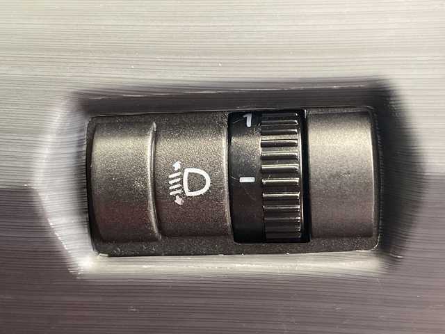 フォルクスワーゲン アップ！ クロスアップ！ 栃木県 2017(平29)年 0.8万km 赤 シートヒーター/ルーフレール/禁煙車/オートライト/横滑り防止装置/スマートキー/アイドリングストップ/ステアリングスイッチ/革巻きステアリング/ウィンカーミラー/電動格納ミラー/純正15インチアルミホイール/純正フロアマット