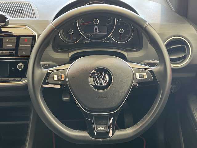 フォルクスワーゲン アップ！ クロスアップ！ 栃木県 2017(平29)年 0.8万km 赤 シートヒーター/ルーフレール/禁煙車/オートライト/横滑り防止装置/スマートキー/アイドリングストップ/ステアリングスイッチ/革巻きステアリング/ウィンカーミラー/電動格納ミラー/純正15インチアルミホイール/純正フロアマット