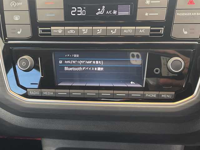 フォルクスワーゲン アップ！ クロスアップ！ 栃木県 2017(平29)年 0.8万km 赤 シートヒーター/ルーフレール/禁煙車/オートライト/横滑り防止装置/スマートキー/アイドリングストップ/ステアリングスイッチ/革巻きステアリング/ウィンカーミラー/電動格納ミラー/純正15インチアルミホイール/純正フロアマット