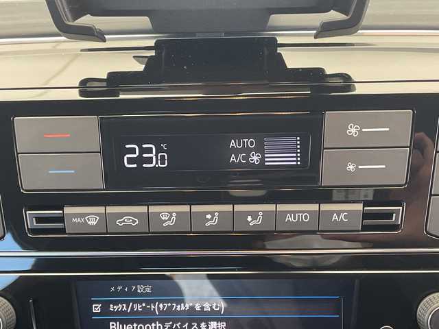 フォルクスワーゲン アップ！ クロスアップ！ 栃木県 2017(平29)年 0.8万km 赤 シートヒーター/ルーフレール/禁煙車/オートライト/横滑り防止装置/スマートキー/アイドリングストップ/ステアリングスイッチ/革巻きステアリング/ウィンカーミラー/電動格納ミラー/純正15インチアルミホイール/純正フロアマット