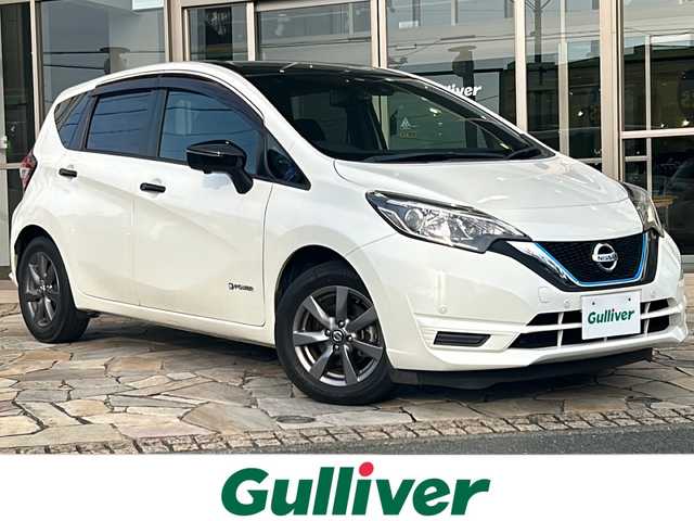 日産 ノート e－パワー X Bアロー 静岡県 2018(平30)年 5.8万km ブリリアントホワイトパール/スーパーブラック 2トーン 社外ナビ/・アラウンドビューモニター/・Bluetooth/・CD/DVD/・フルセグTV/主要装備/・衝突軽減ブレーキ　/・レーダークルーズコントロール　/・ドライブレコーダー　/・デジタルインナーミラー　/・レーンキープアシスト　/・プッシュスタート/・純正ＡＷ/・純正フロアマット/・前後ソナー