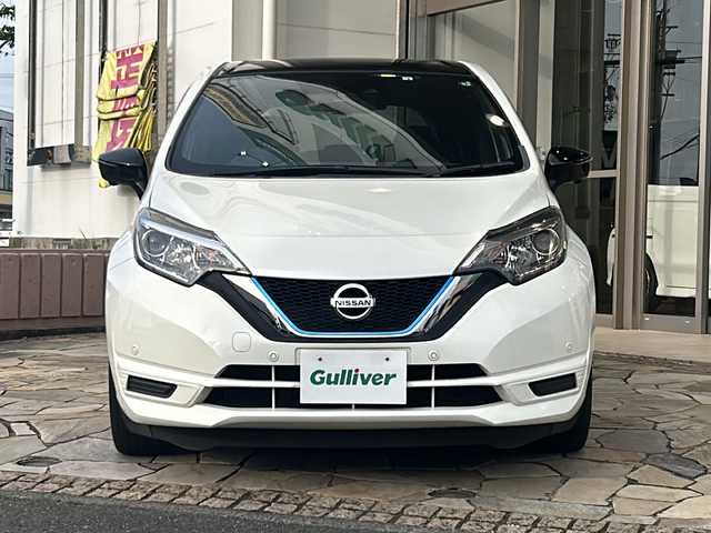 日産 ノート e－パワー X Bアロー 静岡県 2018(平30)年 5.8万km ブリリアントホワイトパール/スーパーブラック 2トーン 社外ナビ/・アラウンドビューモニター/・Bluetooth/・CD/DVD/・フルセグTV/主要装備/・衝突軽減ブレーキ　/・レーダークルーズコントロール　/・ドライブレコーダー　/・デジタルインナーミラー　/・レーンキープアシスト　/・プッシュスタート/・純正ＡＷ/・純正フロアマット/・前後ソナー