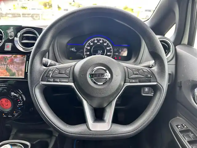 日産 ノート e－パワー X Bアロー 宮城県 2018(平30)年 5.8万km ブリリアントホワイトパール/スーパーブラック 2トーン インテリジェントアラウンドビューモニターセット/・踏み間違い衝突防止アシスト/・フロント/バックソナー/・インテリジェントアラウンドビューモニター/・スマートルームミラー/・ドアミラーヒーター/＝＝＝/インテリジェントエマージェンシーブレーキ/車線逸脱警報/車線逸脱防止支援システム/インテリジェントクルーズコントロール/社外ナビ/・Bluetooth/・CD/DVD/・フルセグTV/ETC/ドライブレコーダー/ハイビームアシスト/オートライト/スマートキー＆プッシュスタート/電動格納ミラー/純正15インチAW/Wエアバッグ