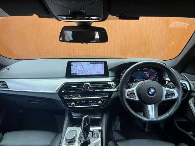 ＢＭＷ ５２３ｄ xDriveツーリング Mスピリット 千葉県 2020(令2)年 2万km サファイアブラックP ハイラインＰＫＧ　/アドバンスＰＫＧ　/黒革　/ＡＣＣ　/ナビ　/ＴＶ　/Ｂｌｕｅｔｏｏｔｈ接続　/３６０°パーキングアシストプラス　/アンビエントライト　/シートヒーター　/電動リアゲート　/衝突軽減Ｂ　/ＢＳＭ　/ＬＫＡ