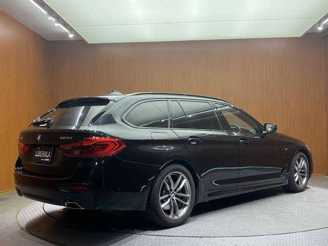 ＢＭＷ ５２３ｄ xDriveツーリング Mスピリット 千葉県 2020(令2)年 2万km サファイアブラックP ハイラインＰＫＧ　/アドバンスＰＫＧ　/黒革　/ＡＣＣ　/ナビ　/ＴＶ　/Ｂｌｕｅｔｏｏｔｈ接続　/３６０°パーキングアシストプラス　/アンビエントライト　/シートヒーター　/電動リアゲート　/衝突軽減Ｂ　/ＢＳＭ　/ＬＫＡ
