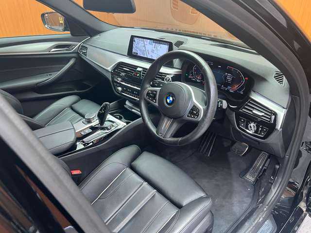 ＢＭＷ ５２３ｄ xDriveツーリング Mスピリット 千葉県 2020(令2)年 2万km サファイアブラックP ハイラインＰＫＧ　/アドバンスＰＫＧ　/黒革　/ＡＣＣ　/ナビ　/ＴＶ　/Ｂｌｕｅｔｏｏｔｈ接続　/３６０°パーキングアシストプラス　/アンビエントライト　/シートヒーター　/電動リアゲート　/衝突軽減Ｂ　/ＢＳＭ　/ＬＫＡ