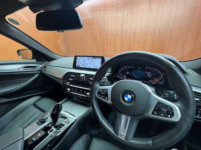 ＢＭＷ ５２３ｄ xDriveツーリング Mスピリット 千葉県 2020(令2)年 2万km サファイアブラックP ハイラインＰＫＧ　/アドバンスＰＫＧ　/黒革　/ＡＣＣ　/ナビ　/ＴＶ　/Ｂｌｕｅｔｏｏｔｈ接続　/３６０°パーキングアシストプラス　/アンビエントライト　/シートヒーター　/電動リアゲート　/衝突軽減Ｂ　/ＢＳＭ　/ＬＫＡ