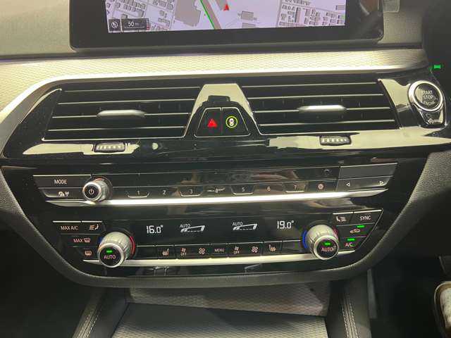 ＢＭＷ ５２３ｄ xDriveツーリング Mスピリット 千葉県 2020(令2)年 2万km サファイアブラックP ハイラインＰＫＧ　/アドバンスＰＫＧ　/黒革　/ＡＣＣ　/ナビ　/ＴＶ　/Ｂｌｕｅｔｏｏｔｈ接続　/３６０°パーキングアシストプラス　/アンビエントライト　/シートヒーター　/電動リアゲート　/衝突軽減Ｂ　/ＢＳＭ　/ＬＫＡ