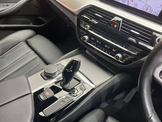 ＢＭＷ ５２３ｄ xDriveツーリング Mスピリット 千葉県 2020(令2)年 2万km サファイアブラックP ハイラインＰＫＧ　/アドバンスＰＫＧ　/黒革　/ＡＣＣ　/ナビ　/ＴＶ　/Ｂｌｕｅｔｏｏｔｈ接続　/３６０°パーキングアシストプラス　/アンビエントライト　/シートヒーター　/電動リアゲート　/衝突軽減Ｂ　/ＢＳＭ　/ＬＫＡ
