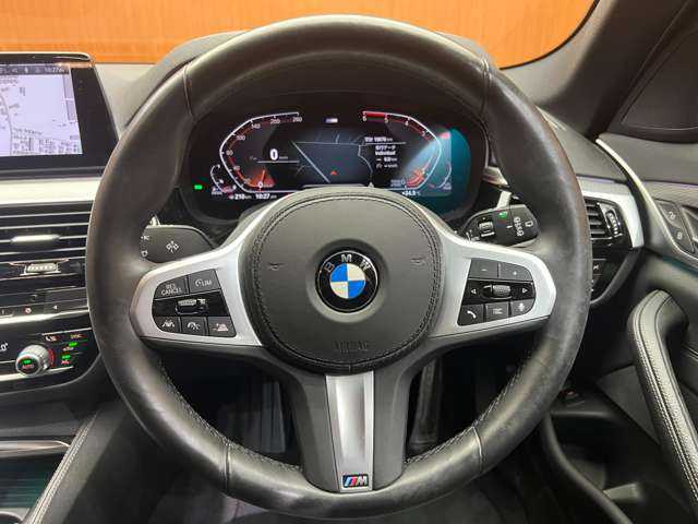 ＢＭＷ ５２３ｄ xDriveツーリング Mスピリット 千葉県 2020(令2)年 2万km サファイアブラックP ハイラインＰＫＧ　/アドバンスＰＫＧ　/黒革　/ＡＣＣ　/ナビ　/ＴＶ　/Ｂｌｕｅｔｏｏｔｈ接続　/３６０°パーキングアシストプラス　/アンビエントライト　/シートヒーター　/電動リアゲート　/衝突軽減Ｂ　/ＢＳＭ　/ＬＫＡ