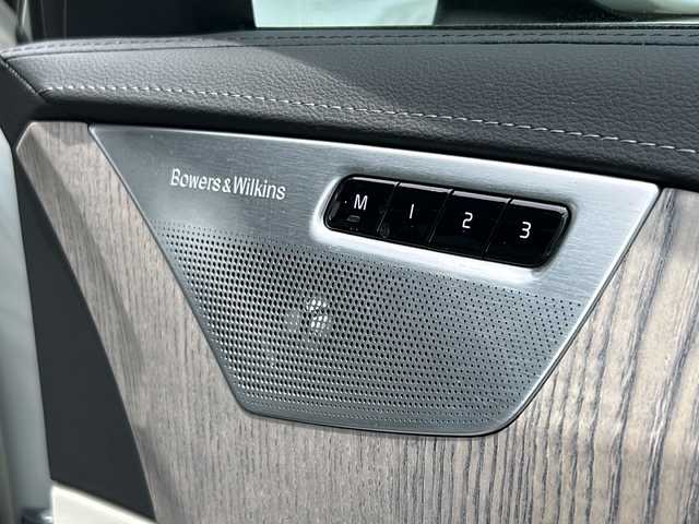 ボルボ ＸＣ９０ B6 AWD インスクリプション 岐阜県 2021(令3)年 2.2万km シルバー フルセグテレビ/バックカメラ/フロントカメラ/サイドカメラ/360度ビューカメラ/ルーフレール/自動駐車/オーディオBowers&Wilkins/ETC/純正ナビ/プッシュスタート/サンルーフ/Bluetooth/Apple carplay/Android Auto/ステアリングヒーター/シートヒーター前後/エアシート前/衝突回避/クルーズコントロール/BLIS/車間警告/自動発車/ドライブモード選択/アクティブ・ベンティング・ライト/純正ドラレコ