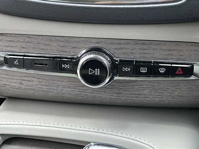 ボルボ ＸＣ９０ B6 AWD インスクリプション 岐阜県 2021(令3)年 2.2万km シルバー フルセグテレビ/バックカメラ/フロントカメラ/サイドカメラ/360度ビューカメラ/ルーフレール/自動駐車/オーディオBowers&Wilkins/ETC/純正ナビ/プッシュスタート/サンルーフ/Bluetooth/Apple carplay/Android Auto/ステアリングヒーター/シートヒーター前後/エアシート前/衝突回避/クルーズコントロール/BLIS/車間警告/自動発車/ドライブモード選択/アクティブ・ベンティング・ライト/純正ドラレコ