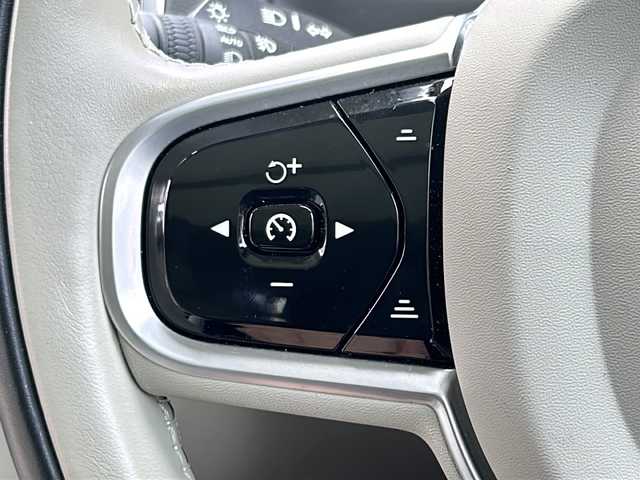 ボルボ ＸＣ９０ B6 AWD インスクリプション 岐阜県 2021(令3)年 2.2万km シルバー フルセグテレビ/バックカメラ/フロントカメラ/サイドカメラ/360度ビューカメラ/ルーフレール/自動駐車/オーディオBowers&Wilkins/ETC/純正ナビ/プッシュスタート/サンルーフ/Bluetooth/Apple carplay/Android Auto/ステアリングヒーター/シートヒーター前後/エアシート前/衝突回避/クルーズコントロール/BLIS/車間警告/自動発車/ドライブモード選択/アクティブ・ベンティング・ライト/純正ドラレコ