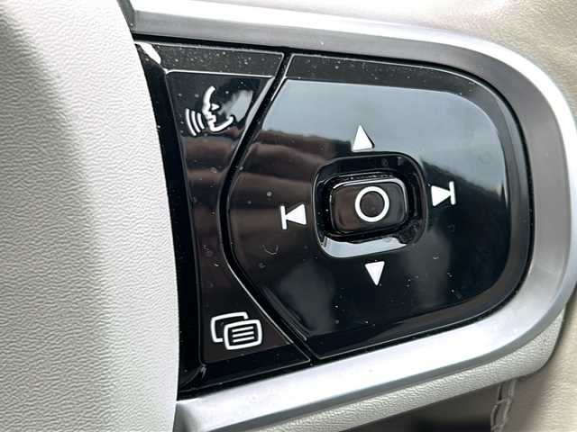 ボルボ ＸＣ９０ B6 AWD インスクリプション 岐阜県 2021(令3)年 2.2万km シルバー フルセグテレビ/バックカメラ/フロントカメラ/サイドカメラ/360度ビューカメラ/ルーフレール/自動駐車/オーディオBowers&Wilkins/ETC/純正ナビ/プッシュスタート/サンルーフ/Bluetooth/Apple carplay/Android Auto/ステアリングヒーター/シートヒーター前後/エアシート前/衝突回避/クルーズコントロール/BLIS/車間警告/自動発車/ドライブモード選択/アクティブ・ベンティング・ライト/純正ドラレコ