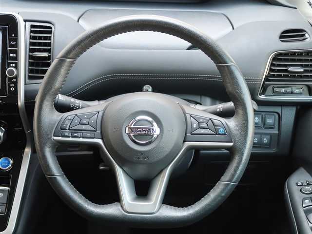 日産 セレナ e－パワー ハイウェイスター V 石川県 2018(平30)年 3.7万km マルーンレッド 純正9インチナビ/アラウンドビューモニター/インテリジェントルームミラー/プロパイロット/両側パワースライドドア/ETC/Fシートヒーター/ステアリングヒーター/純正フルセグテレビ/パーキングアシスト/衝突被害軽減システム/純正前方ドライブレコーダー/前後コーナーセンサー/ACC/純正LEDライト/純正15インチホイール