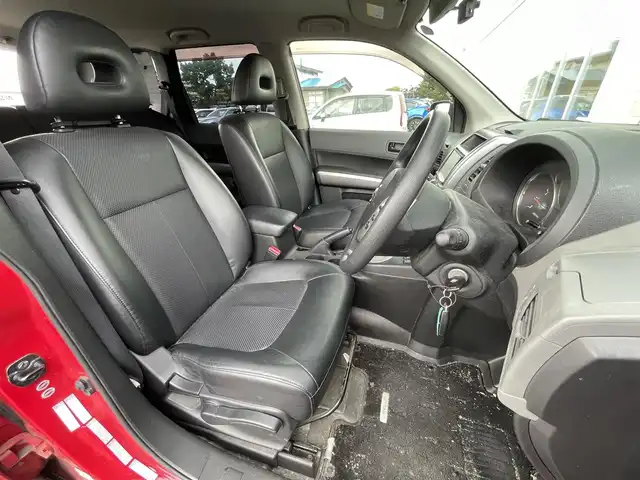 日産 エクストレイル 20St 道央・札幌 2009(平21)年 9.7万km バーニングレッド ・４WD/・社外ナビ/　CD＆AM＆FM＆TV/・ダウンヒルアシスト/・シートヒーター/・電動格納ミラー/・ドライブレコーダー/・夏タイヤ積込/・ETC/・クルーズコントロール/・純正フロアマット/・ドアバイザー/・フォグライト/・社外エンジンスターター/・ルーフレール